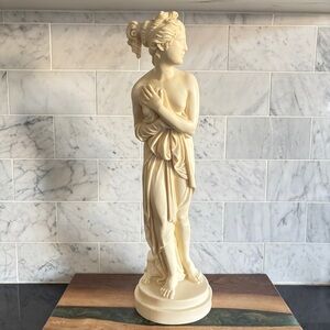 Vintage 16” A. Santini Signed Alabaster Resin Statue of Venus Italica